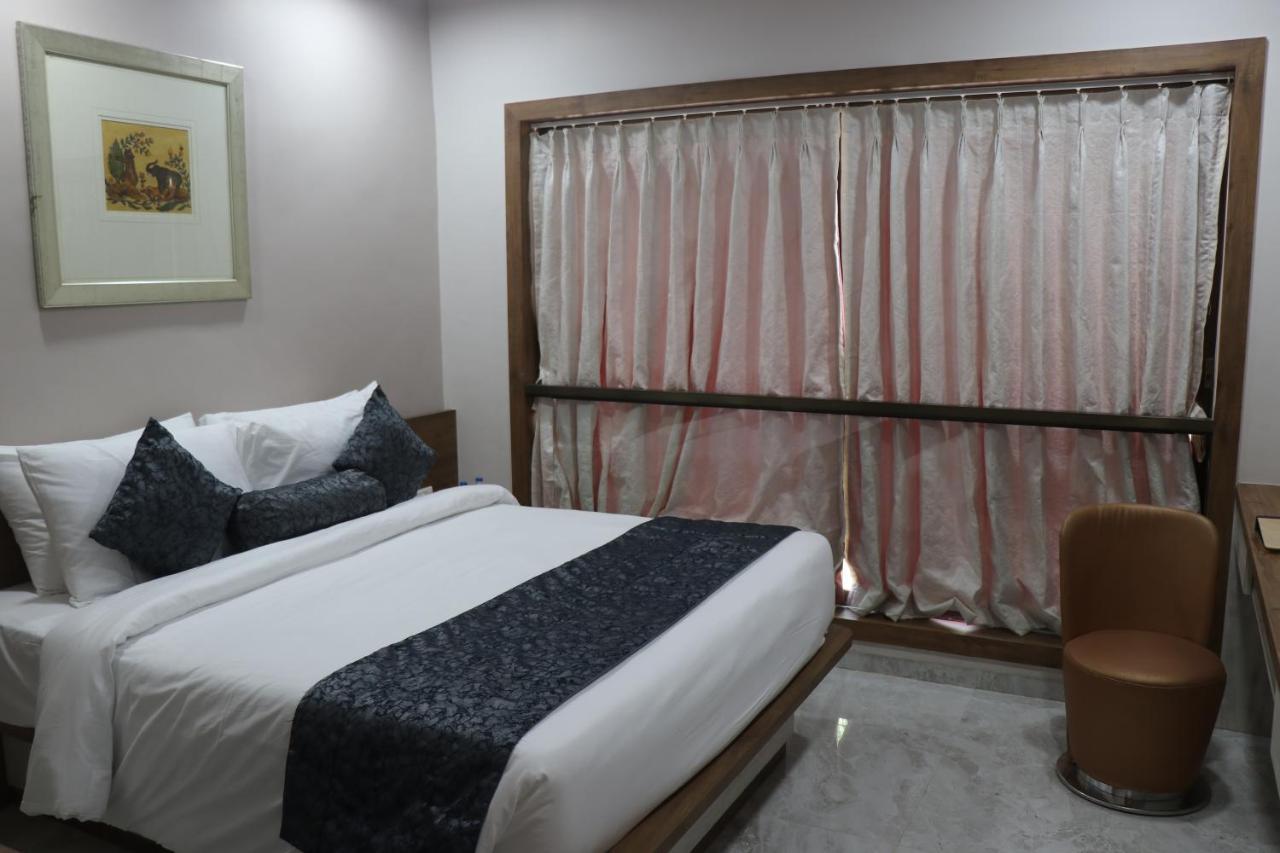 Nest Beacon Resort Daman Extérieur photo