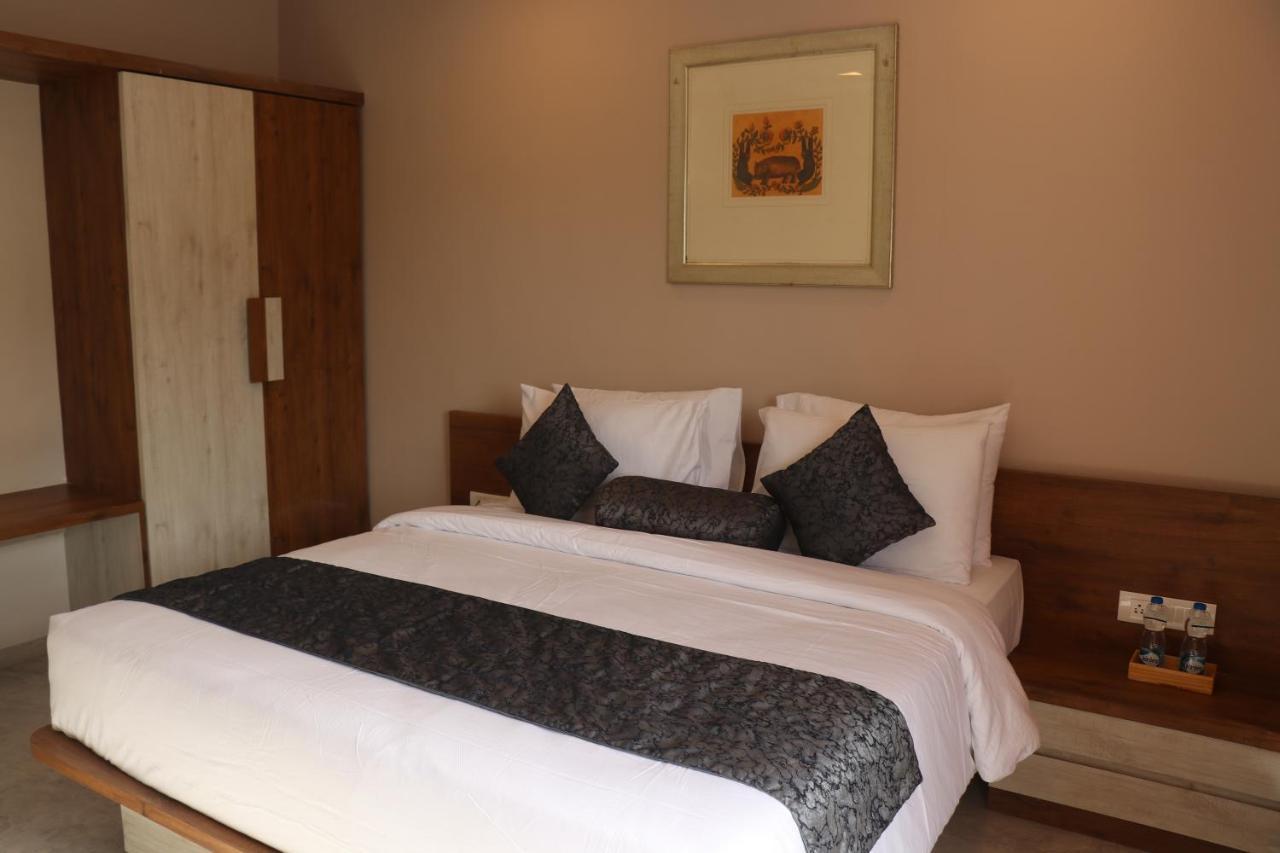 Nest Beacon Resort Daman Extérieur photo