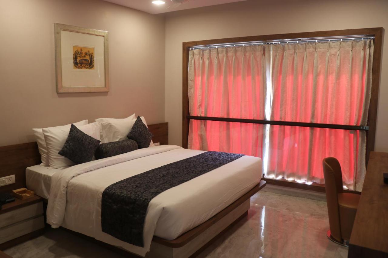 Nest Beacon Resort Daman Extérieur photo