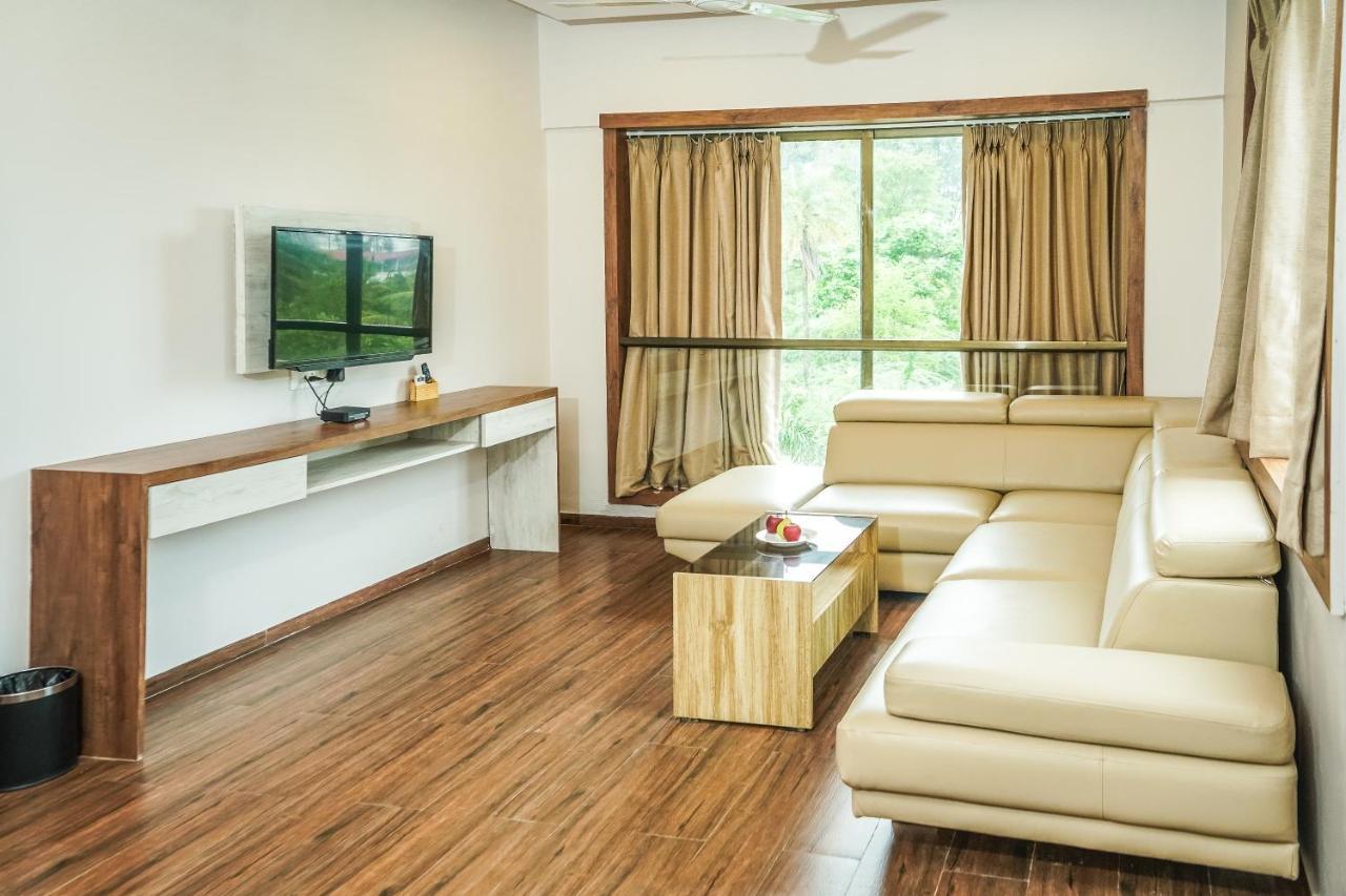 Nest Beacon Resort Daman Extérieur photo